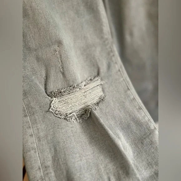 Altar’d State Distressed Wide Leg Jeans in Gray Size 29 EUC! Worn once! - Picture 3 of 5